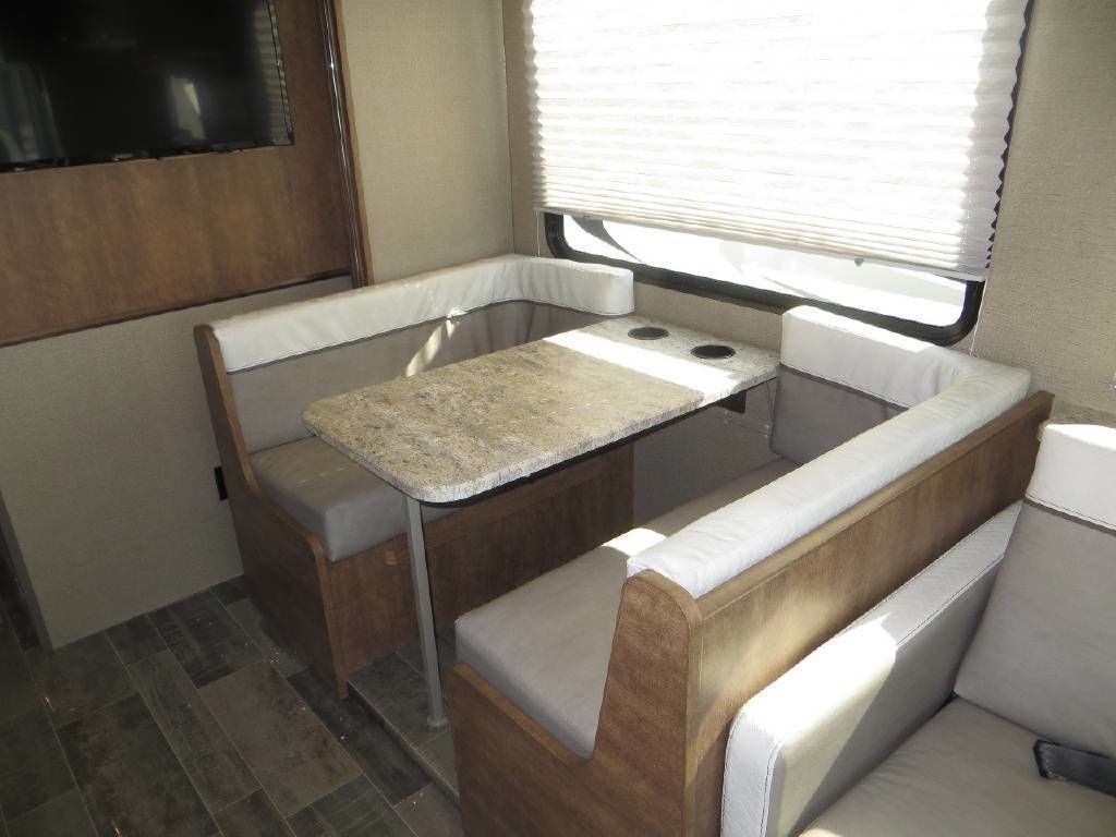 Photo 3 - 2018 Winnebago Class A Motorhome rental photo 5