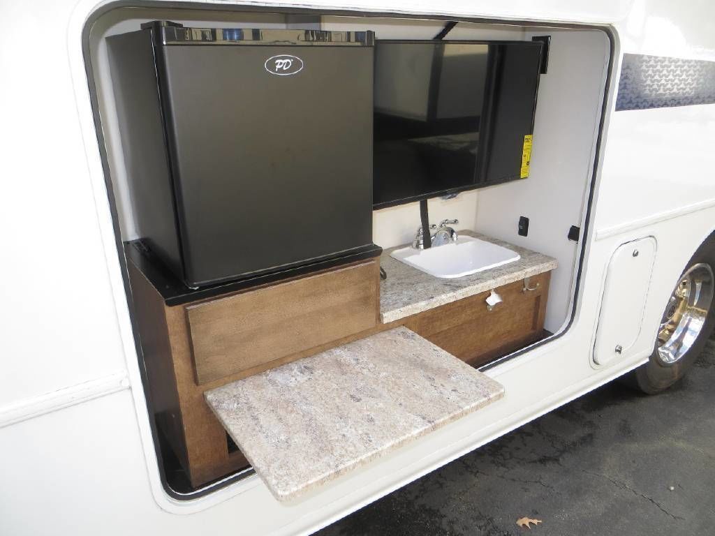 Photo 4 - 2018 Winnebago Class A Motorhome rental photo 6