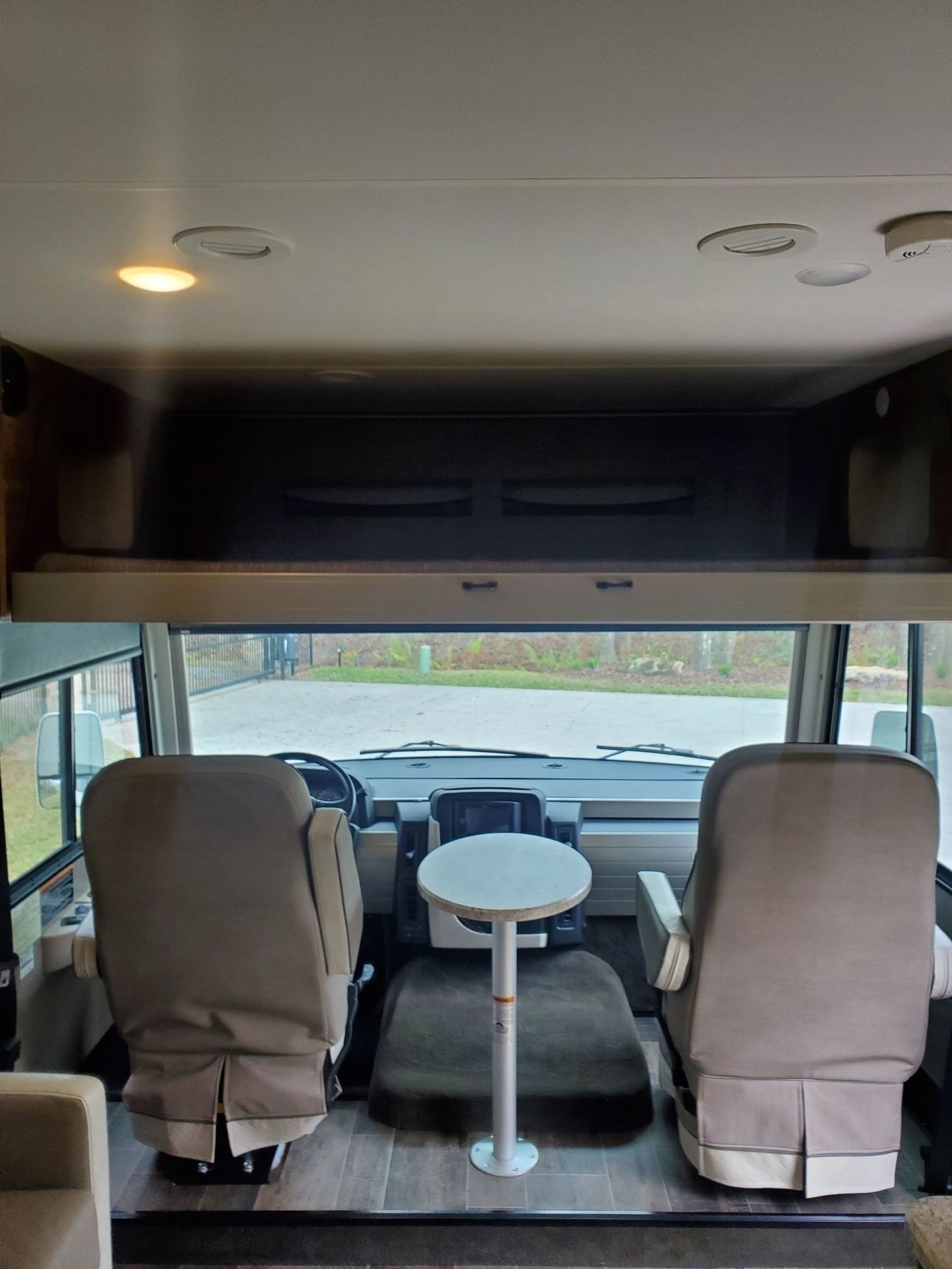 Photo 12 - 2018 Winnebago Class A Motorhome rental photo 14