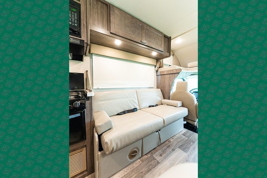 Photo 26 - 2020 Winnebago Class C Motorhome rental photo 28