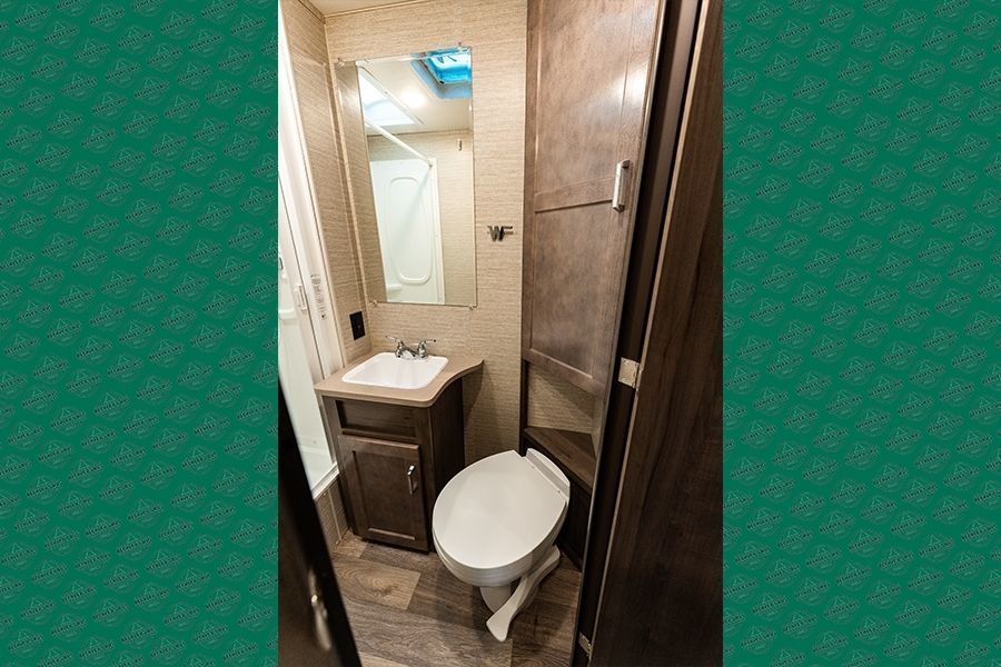 Photo 31 - 2020 Winnebago Class C Motorhome rental photo 33