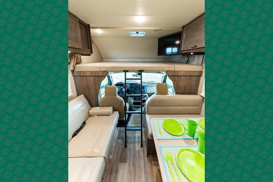 Photo 39 - 2020 Winnebago Class C Motorhome rental photo 41