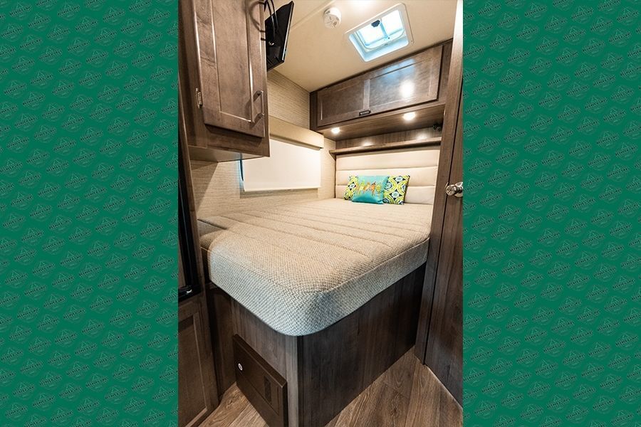 Photo 33 - 2020 Winnebago Class C Motorhome rental photo 35