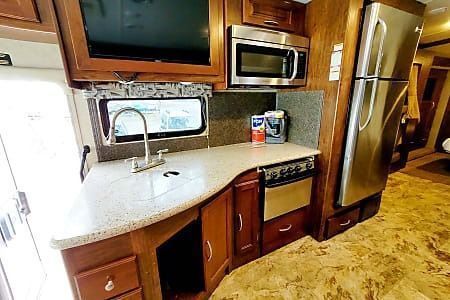 Photo 4 - 2016 Coachmen Class A Motorhome rental photo 13