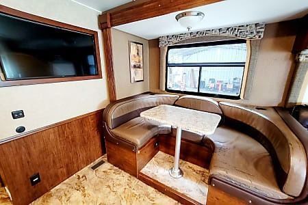 Photo 4 - 2016 Coachmen Class A Motorhome rental photo 16