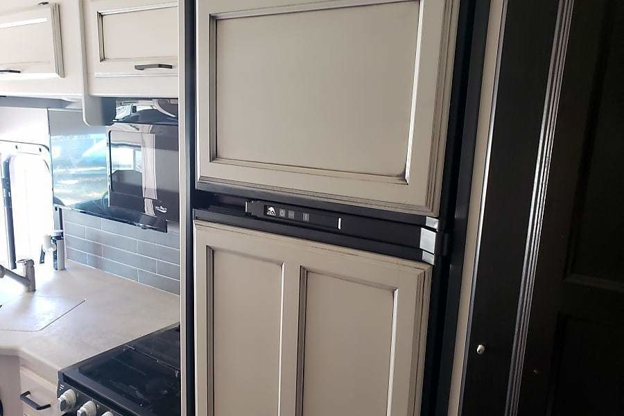 Photo 3 - 2020 Jayco Class A Motorhome rental photo 5