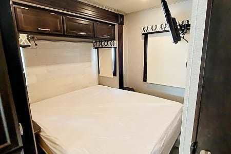Photo 9 - 2020 Jayco Class A Motorhome rental photo 13