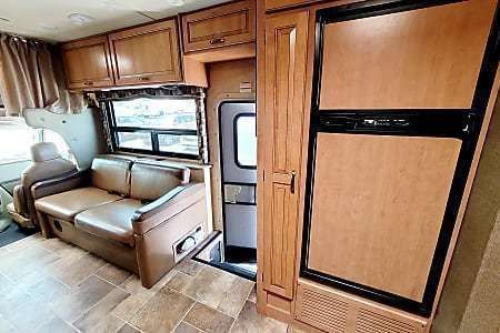 Photo 1 - 2017 Thor Class C Motorhome rental photo 13