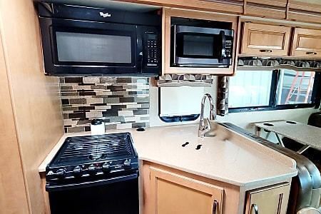 Photo 1 - 2017 Thor Class C Motorhome rental photo 14
