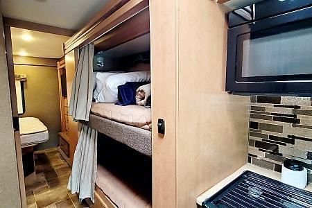 Photo 2 - 2017 Thor Class C Motorhome rental photo 15