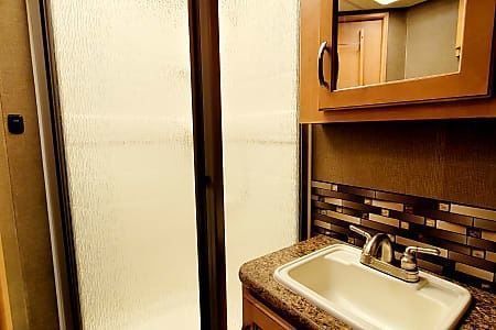 Photo 2 - 2017 Thor Class C Motorhome rental photo 17