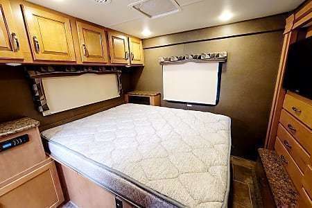 Photo 2 - 2017 Thor Class C Motorhome rental photo 22