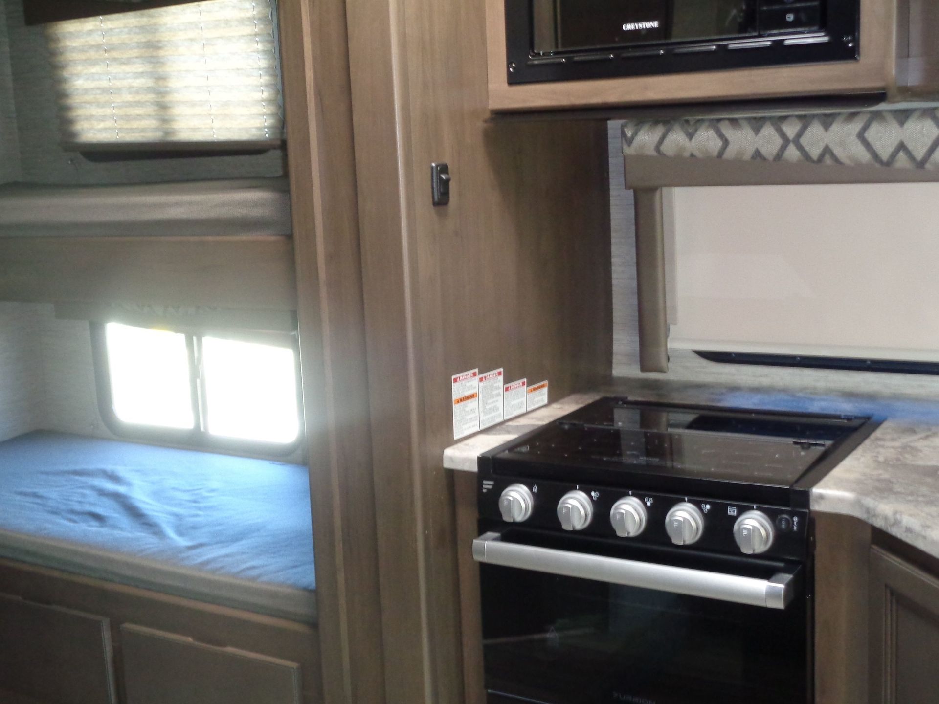 Photo 11 - 2021 Thor Class C Motorhome rental photo 13