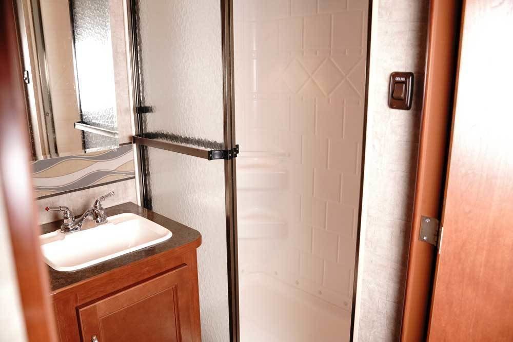 Photo 5 - 2014 Winnebago Class C Motorhome rental photo 7