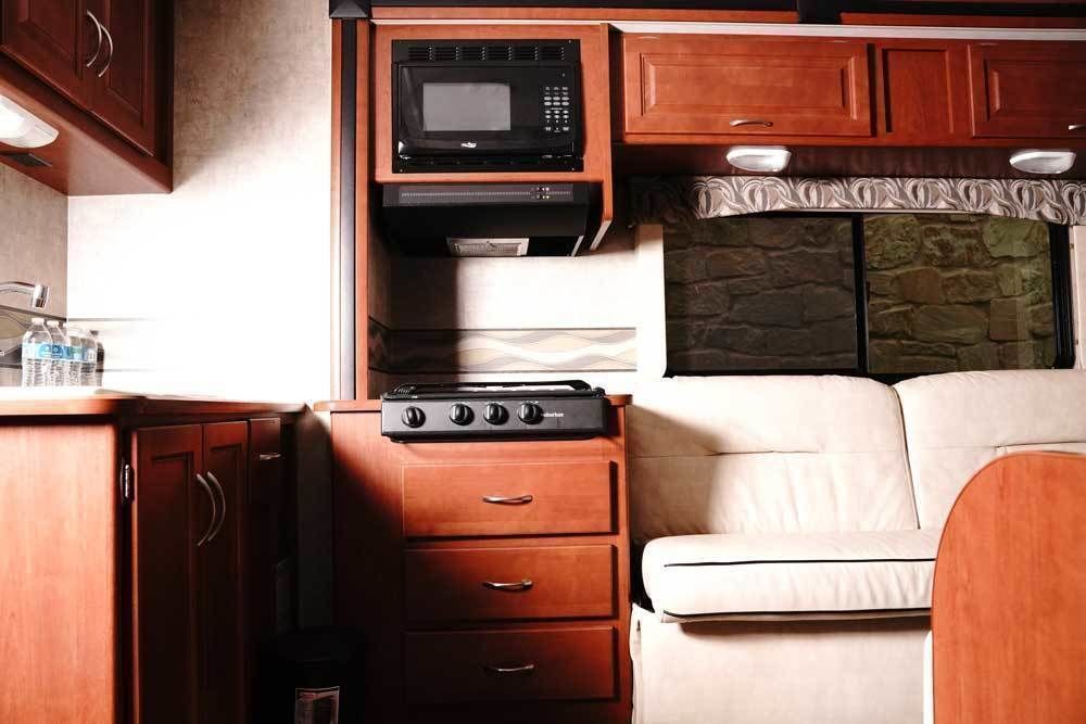 Photo 8 - 2014 Winnebago Class C Motorhome rental photo 10