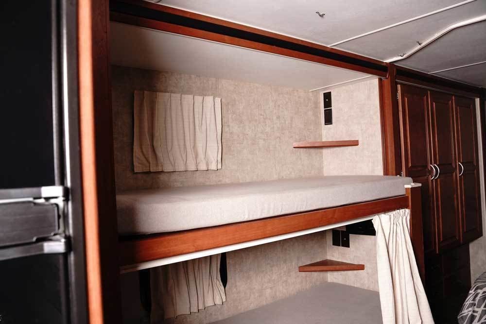 Photo 9 - 2014 Winnebago Class C Motorhome rental photo 11