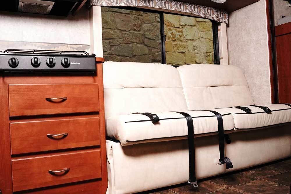 Photo 16 - 2014 Winnebago Class C Motorhome rental photo 18