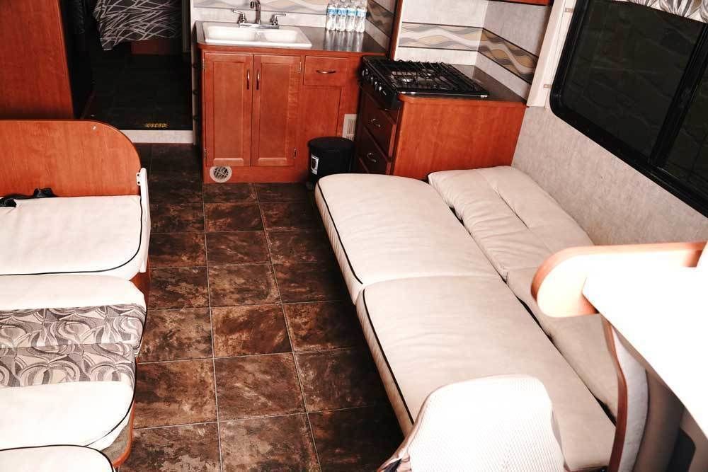 Photo 19 - 2014 Winnebago Class C Motorhome rental photo 21