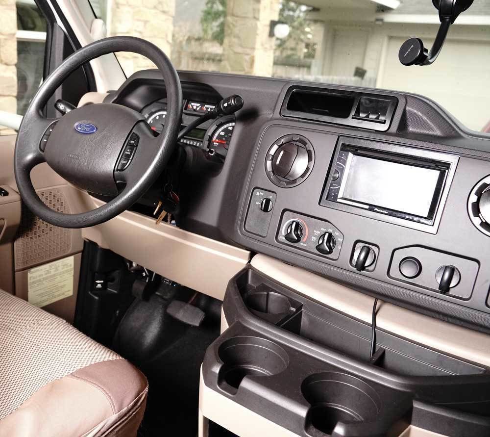 Photo 26 - 2014 Winnebago Class C Motorhome rental photo 28