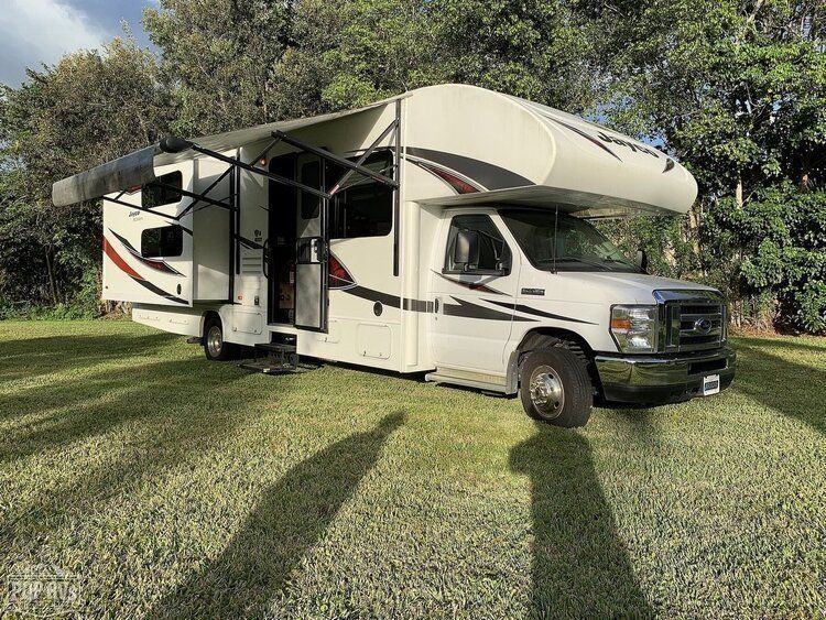 Photo 7 - 2018 Jayco Class C Motorhome rental photo 9