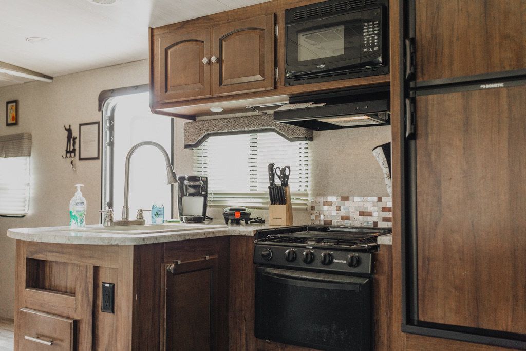 Photo 11 - 2018 HEART LAND Travel Trailer rental photo 13