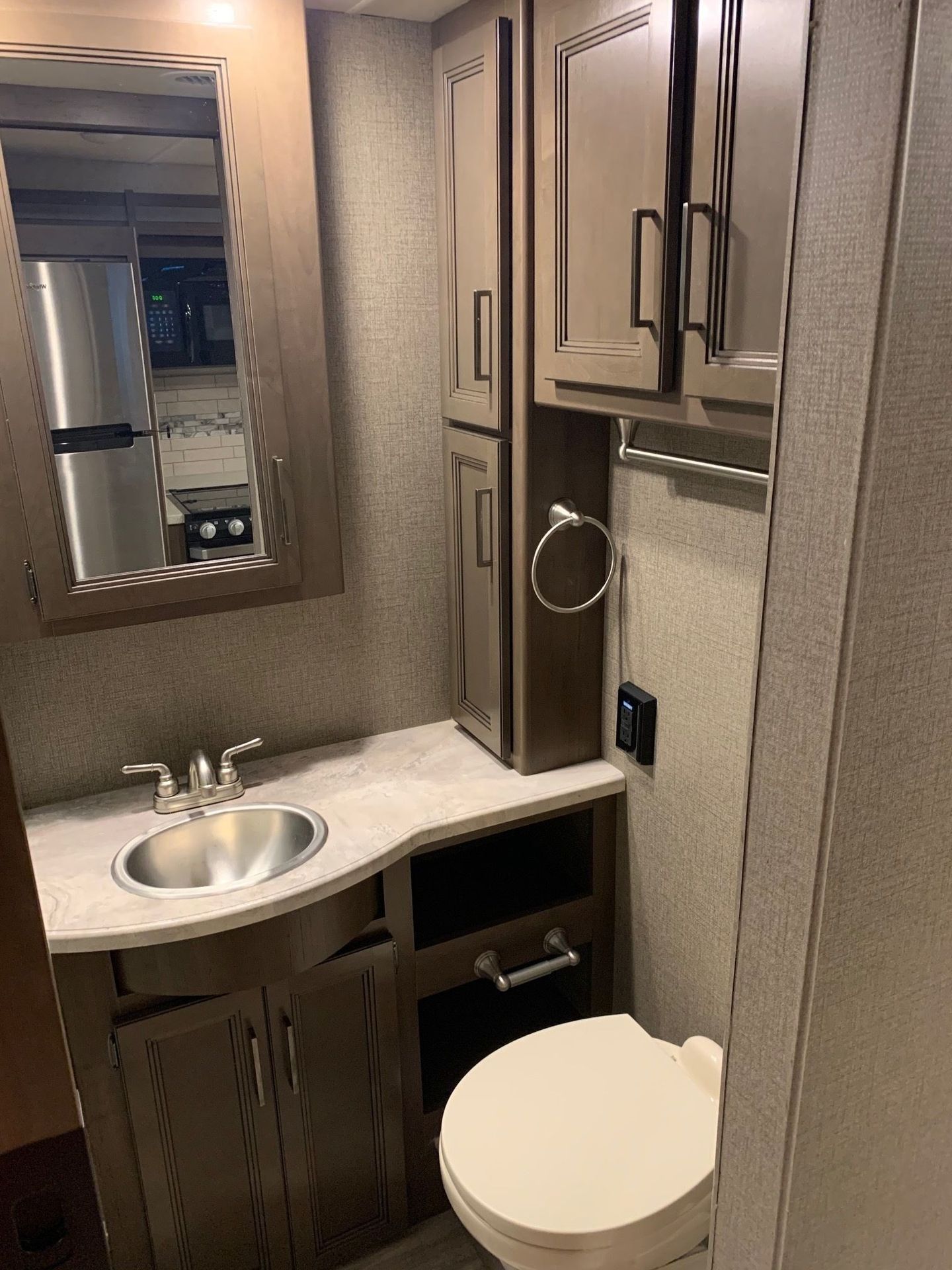 Photo 12 - 2021 Thor Motor Coach Class A Motorhome rental photo 14