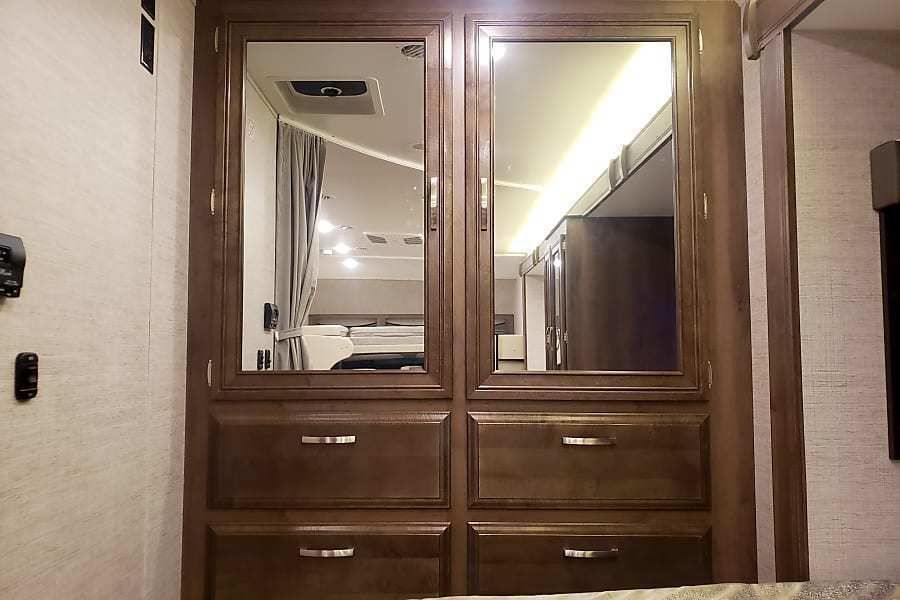 Photo 9 - 2023 Jayco Class C Motorhome rental photo 11