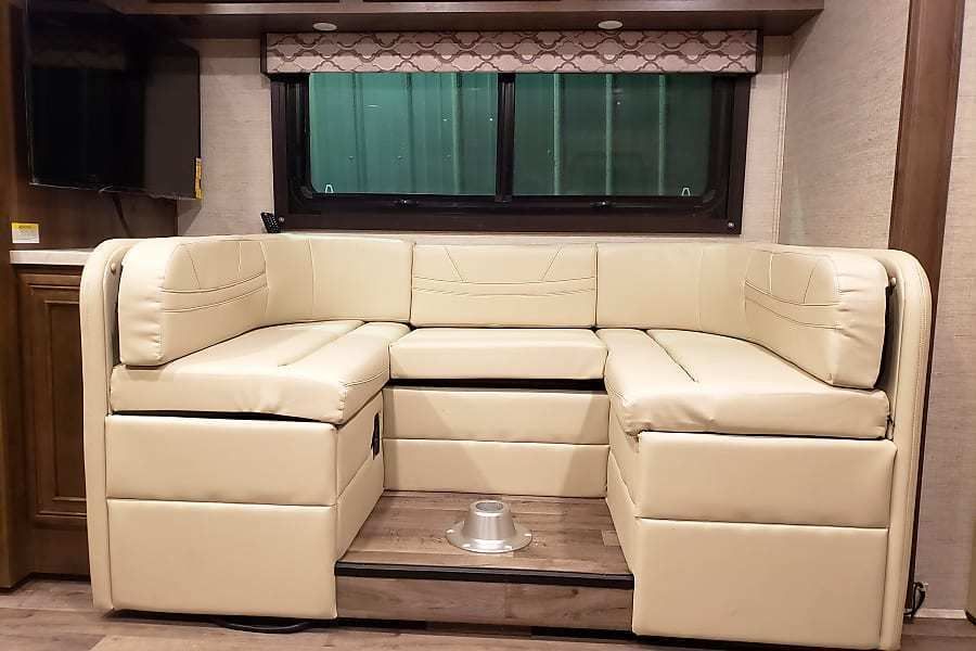 Photo 11 - 2023 Jayco Class C Motorhome rental photo 13