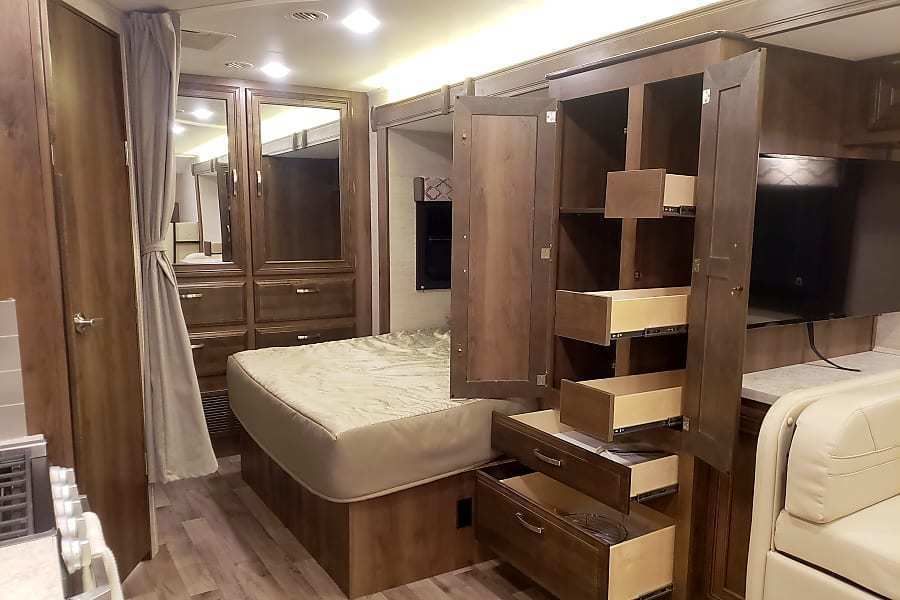 Photo 13 - 2023 Jayco Class C Motorhome rental photo 15