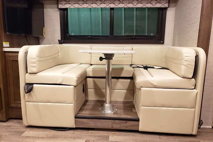 Photo 16 - 2023 Jayco Class C Motorhome rental photo 18