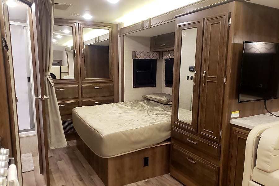 Photo 17 - 2023 Jayco Class C Motorhome rental photo 19