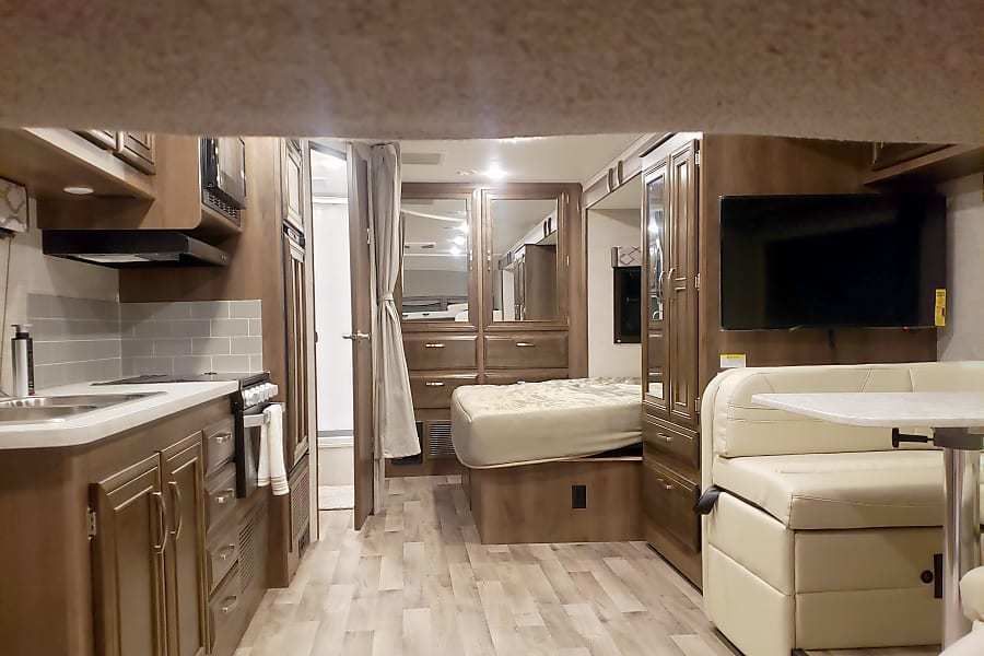 Photo 18 - 2023 Jayco Class C Motorhome rental photo 20