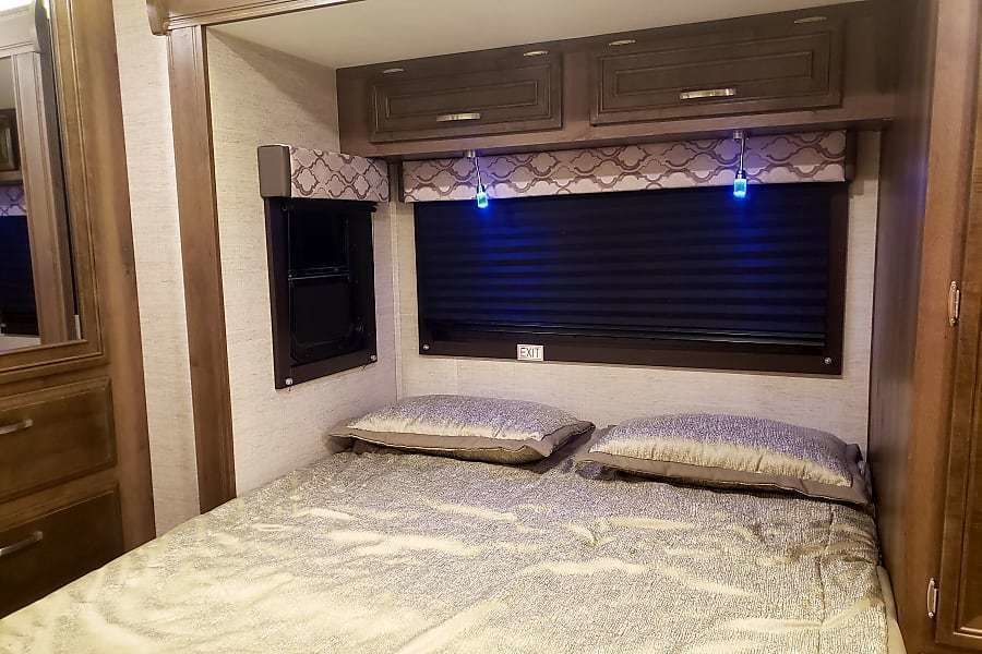 Photo 21 - 2023 Jayco Class C Motorhome rental photo 23