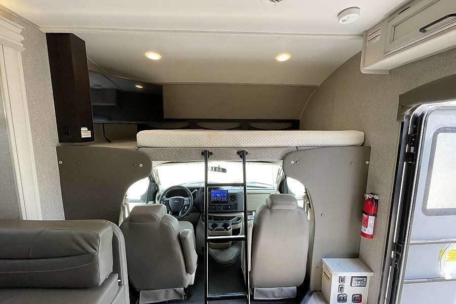 Photo 4 - 2022 Jayco Class C Motorhome rental photo 6