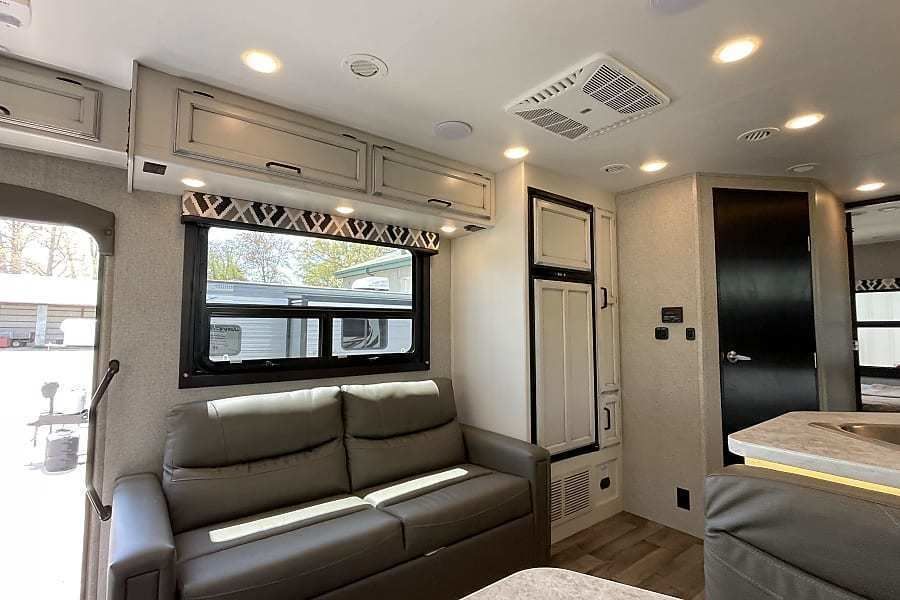 Photo 7 - 2022 Jayco Class C Motorhome rental photo 9