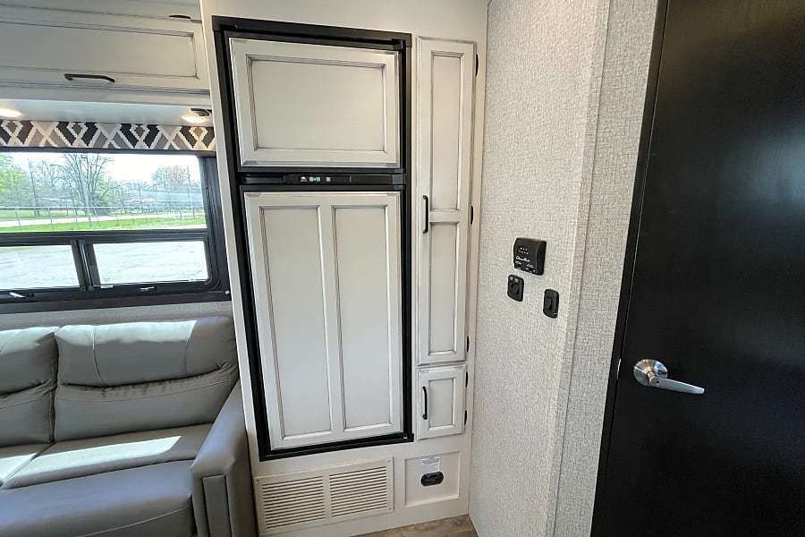 Photo 10 - 2022 Jayco Class C Motorhome rental photo 12