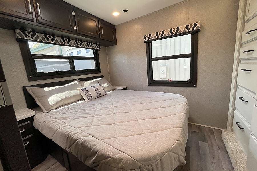 Photo 13 - 2022 Jayco Class C Motorhome rental photo 15