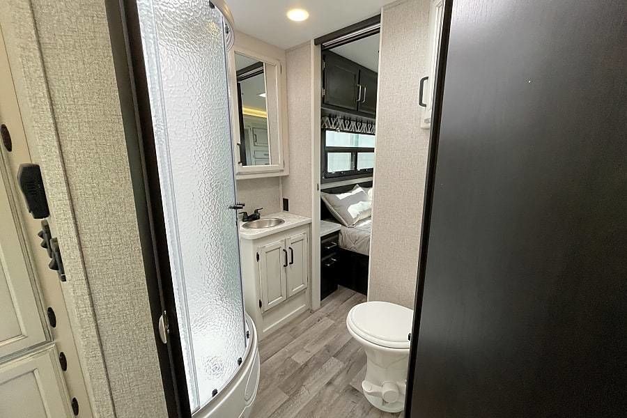 Photo 14 - 2022 Jayco Class C Motorhome rental photo 16