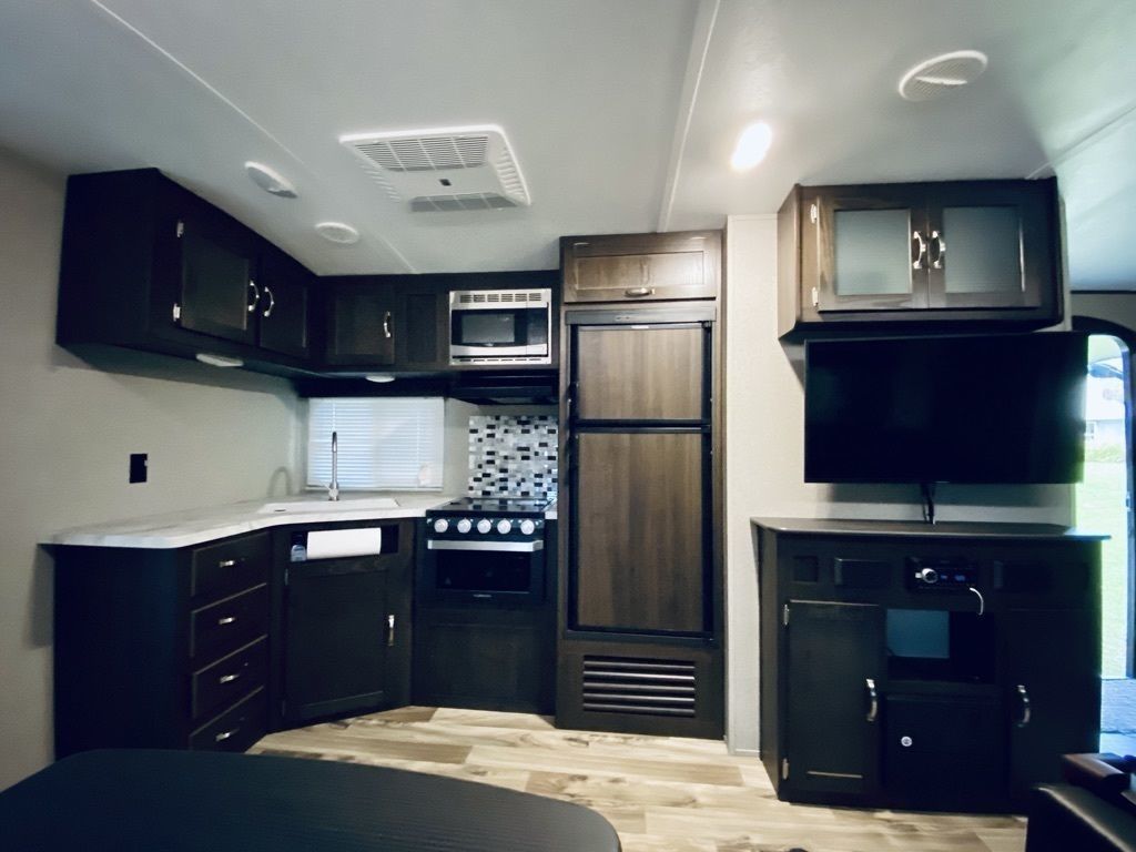 Photo 11 - 2020 Keystone Travel Trailer rental photo 13