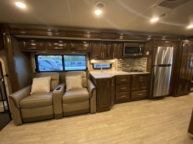 Photo 4 - 2020 Thor Class A Motorhome rental photo 6