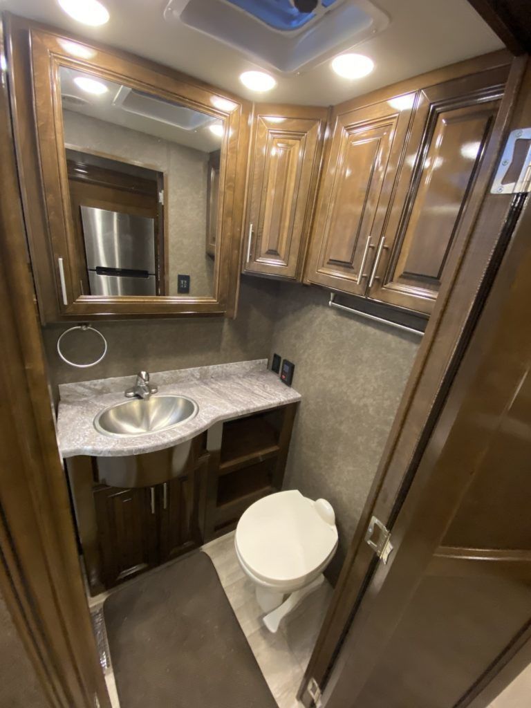 Photo 9 - 2020 Thor Class A Motorhome rental photo 11
