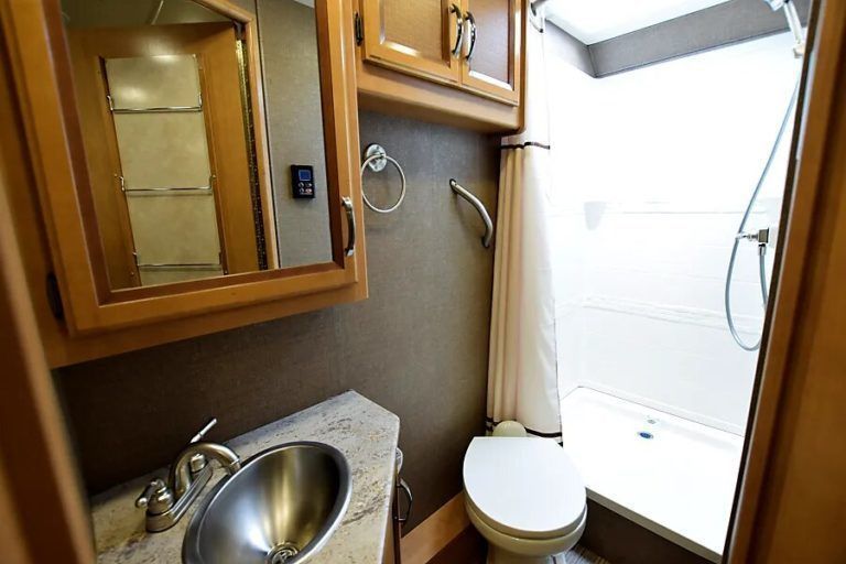 Photo 3 - 2016 Tiffin Class A Motorhome rental photo 5