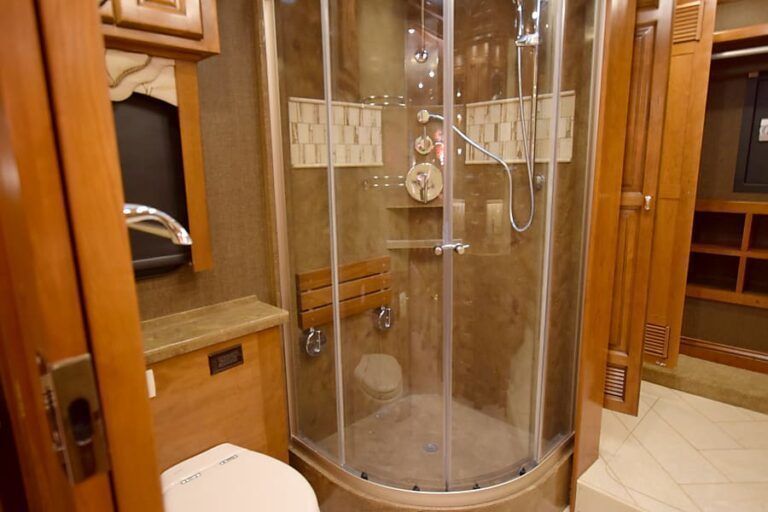 Photo 4 - 2016 Tiffin Class A Motorhome rental photo 6