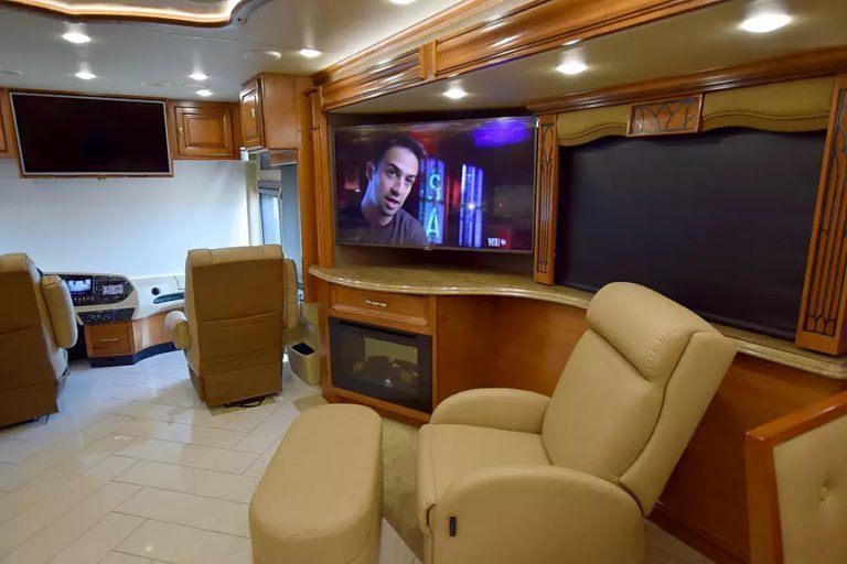 Photo 11 - 2016 Tiffin Class A Motorhome rental photo 13