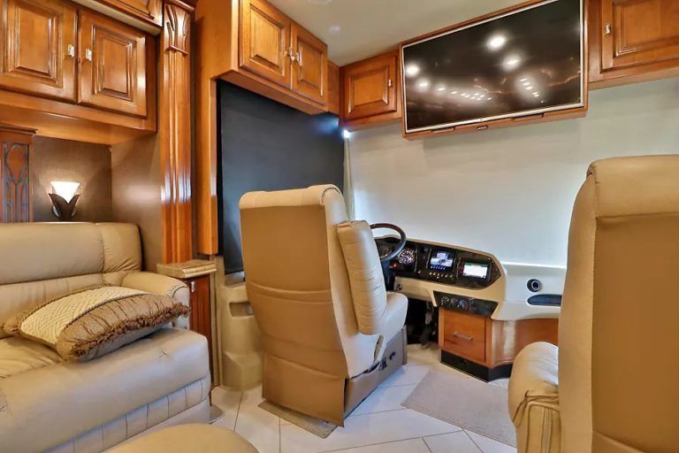 Photo 13 - 2016 Tiffin Class A Motorhome rental photo 15