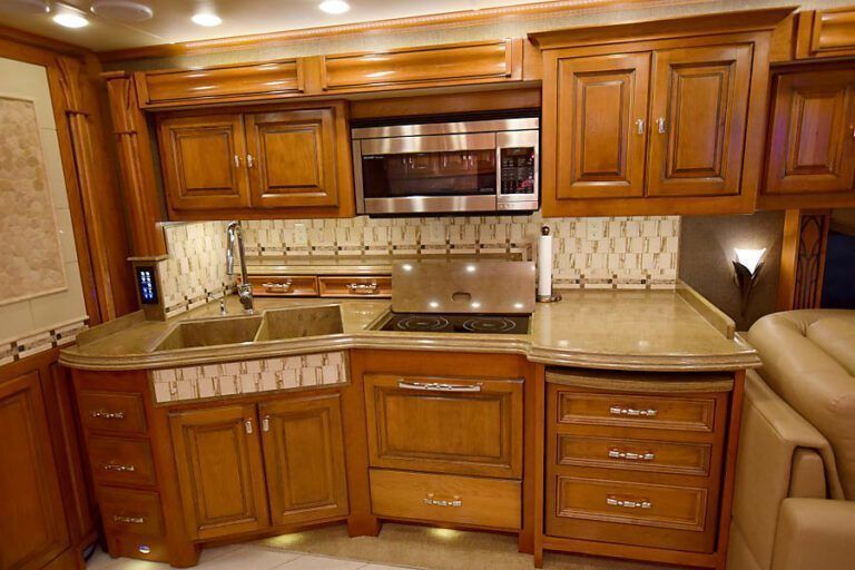 Photo 16 - 2016 Tiffin Class A Motorhome rental photo 18