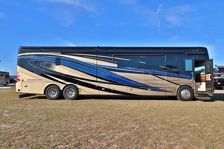 Photo 18 - 2016 Tiffin Class A Motorhome rental photo 20