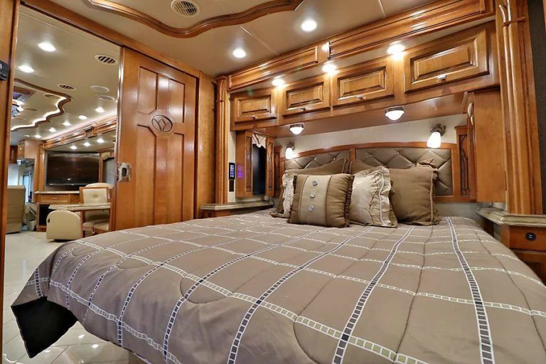 Photo 19 - 2016 Tiffin Class A Motorhome rental photo 21