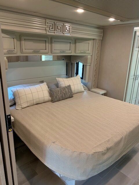 Photo 13 - 2020 Newmar Class A Motorhome rental photo 15