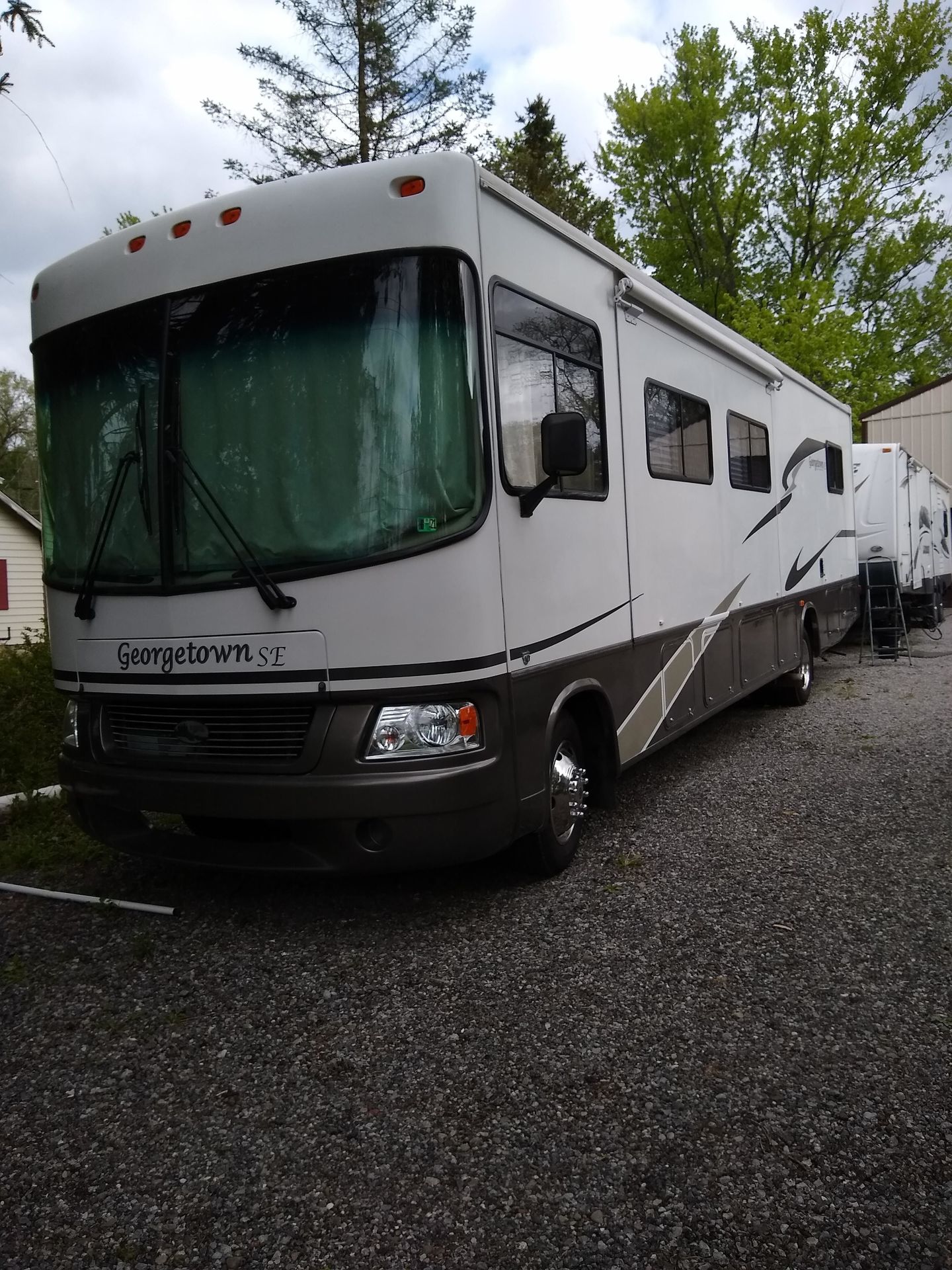 Photo 0 - 2006 Ford Class A Motorhome rental photo 2